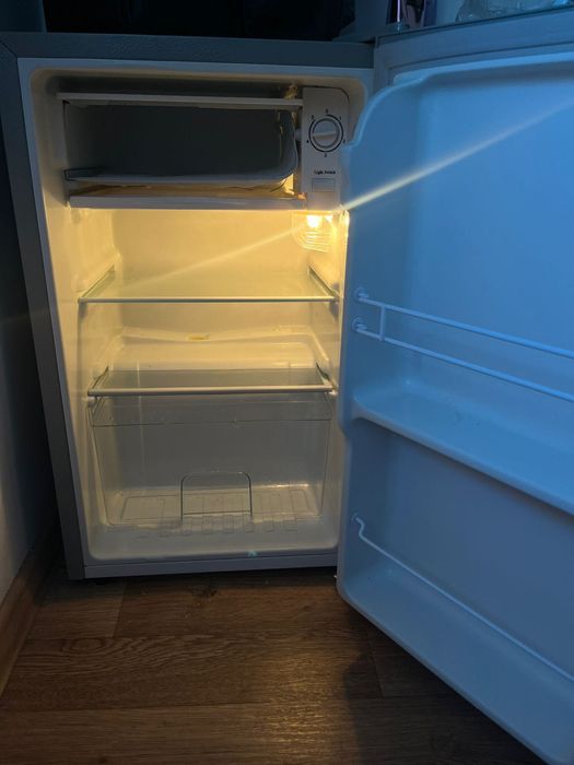 офисный холодильник в отличном состоянии