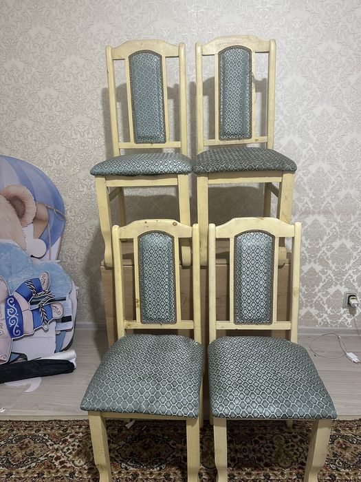 Стол +4 стулья продается за 15 тыс тг