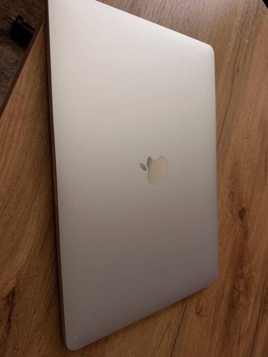 MacBook Pro (13-inch, 2017,Four Thunderbolt 3 Ports)