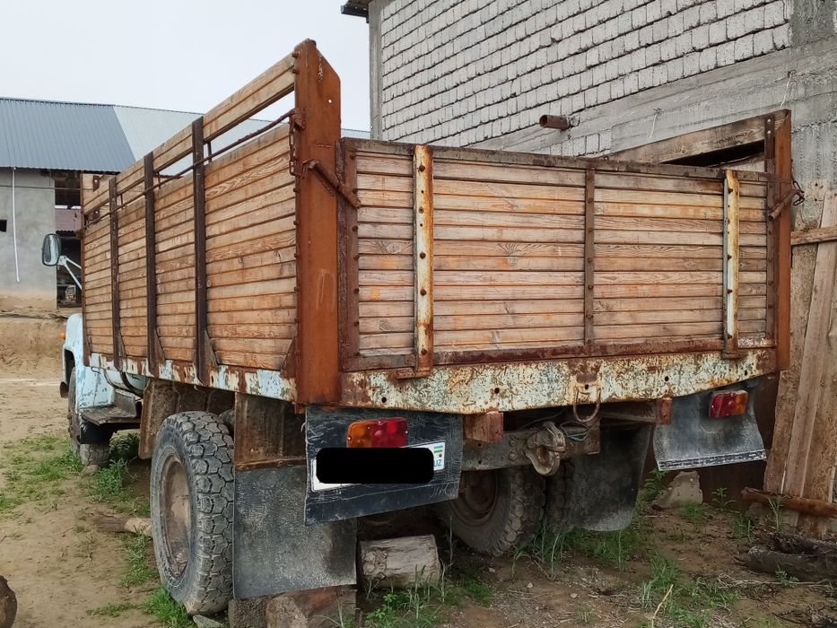 Gaz 53 sotiladi 6ta baloni yangi