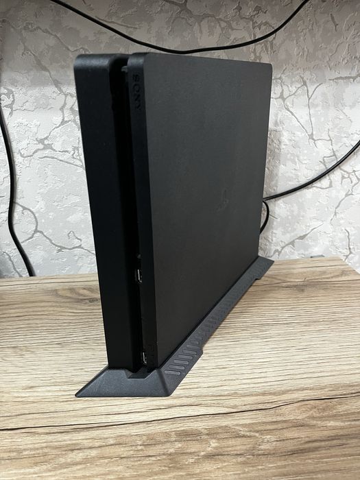 Продам play station 4 на 1 тб