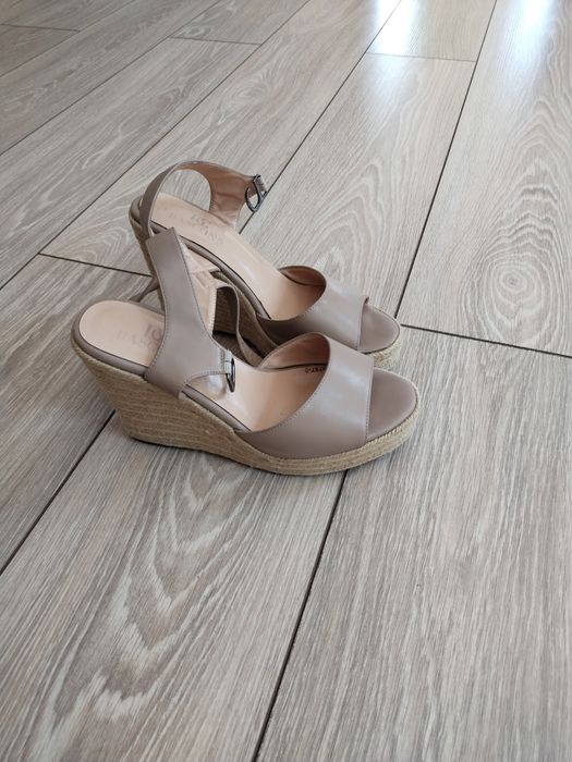 Босоножки женские