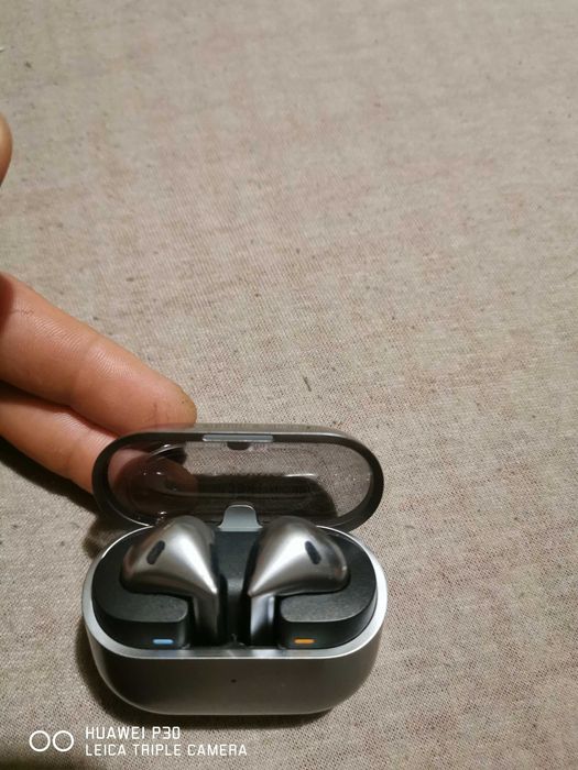 Продавам слушали samsung galaxy buds 3