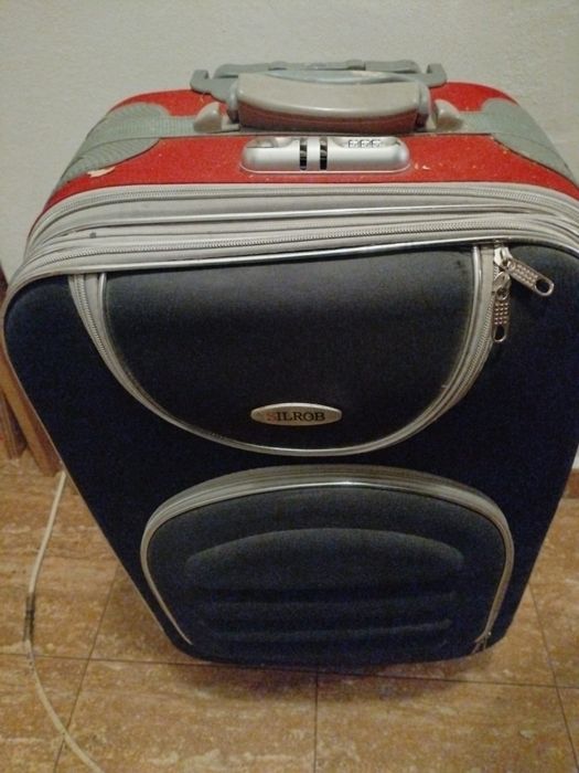 De   vânzare. Geamantan.