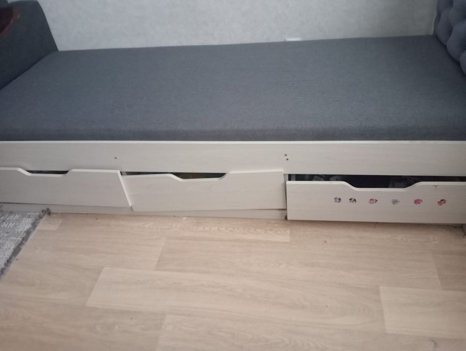 Кровать детская серая