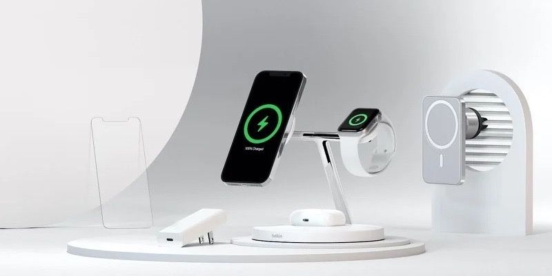 Беспроводное зарядное устройство Belkin MagSafe 3-in-1 Wireless Charge
