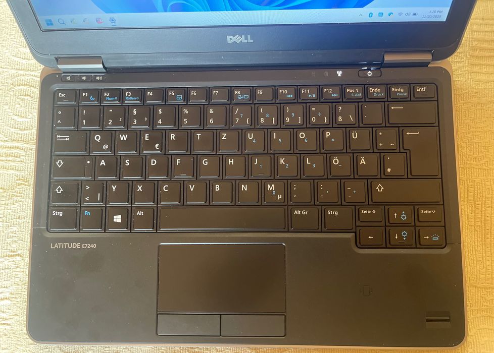 Laptop Dell Latitude E7240, I7-4600/2,1gHZ,SSD 256GB, baterie NOUA,W11
