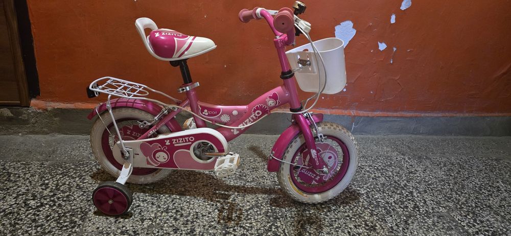 Детски велосипед с помощни колела