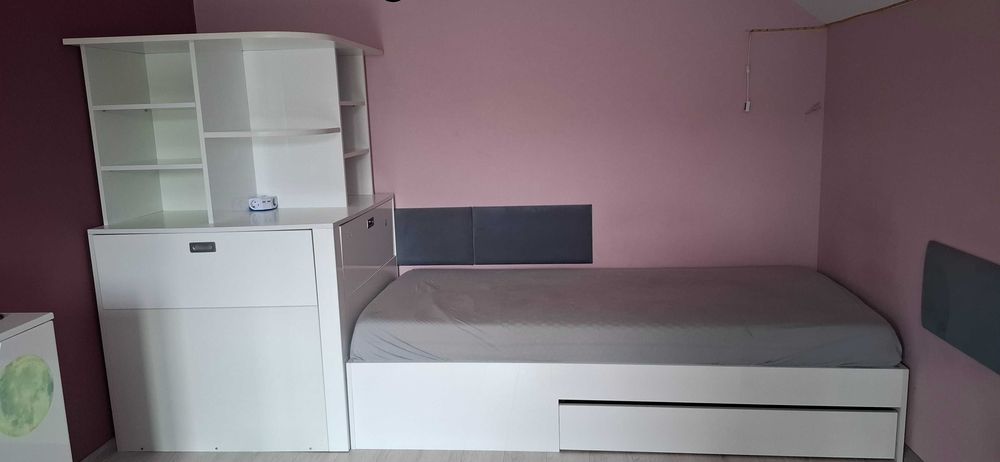 Pat cu lada de lenjerie si biblioteca