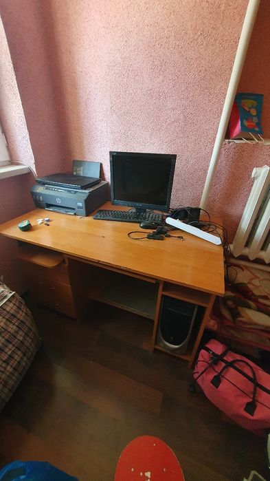 Стол письменный продаётся