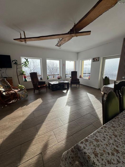 Cabană cu ciubăr de închiriat