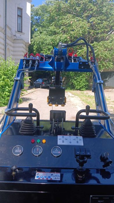 Inchiriere/vanzare  Mini Buldoexcavator cu multiple accesorii incluse