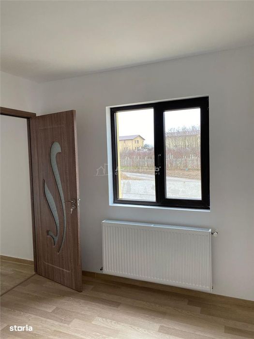 Case pe parter cu 3 camere-Teren 800 mp-Asfalt-Mutare imediata