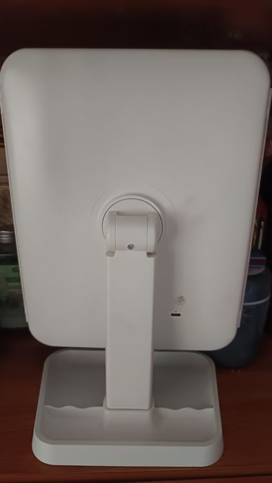 Oglindă machiaj/cosmetică cu LED, pliabilă (colț spart )