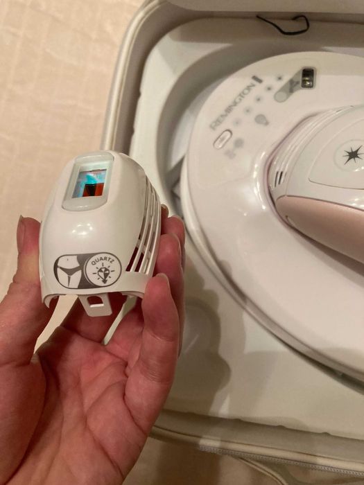 Epilator cu lumina intens pulsata Remington i-Light Prestige IPL6750