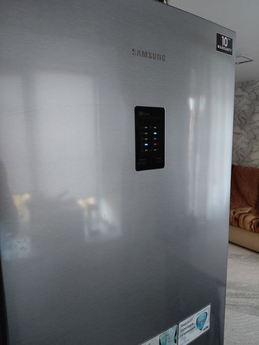Холодильник Samsung