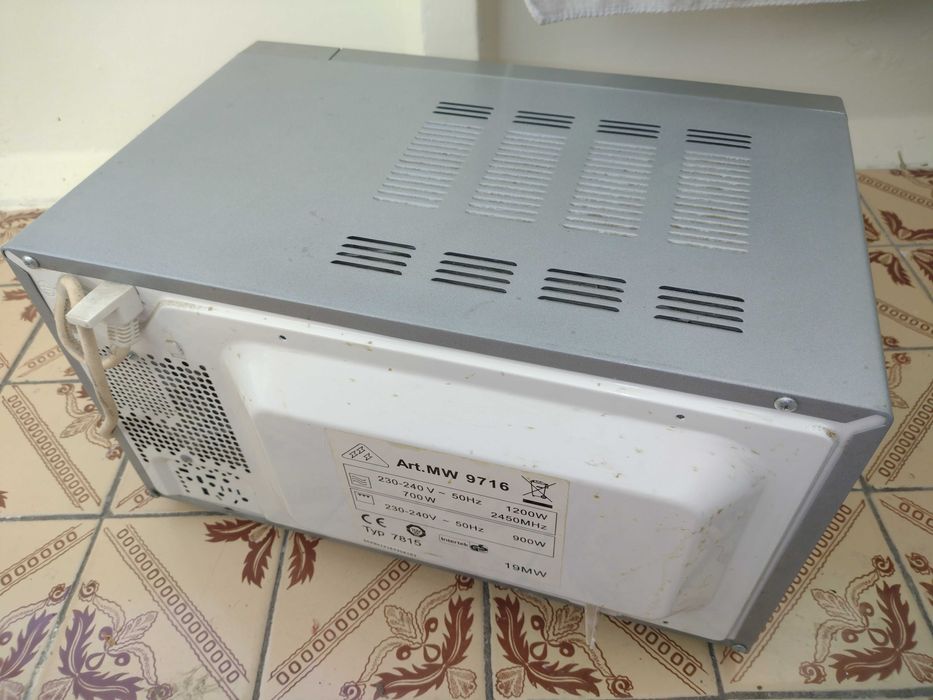 Cuptor cu microunde cu grill