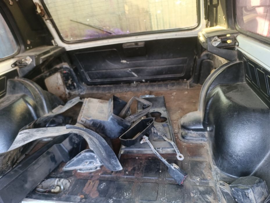 Продам Ниву.  Заводится.