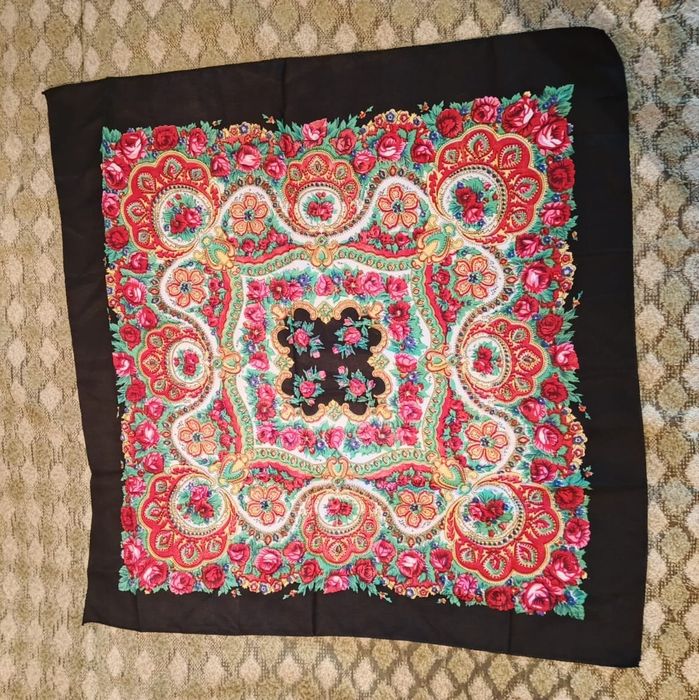 Платки!  Платки.