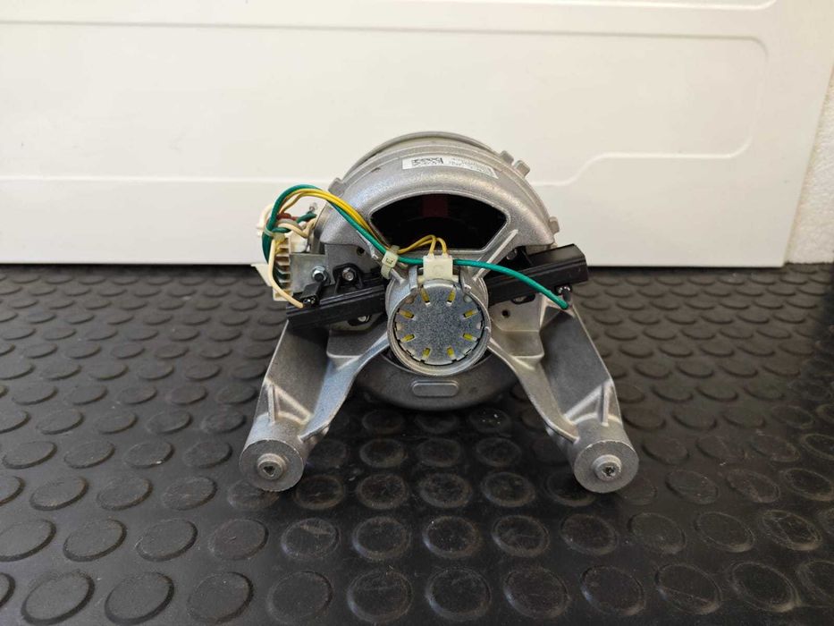 Motor masina de spalat verticala Electrolux - Nidec WU126U50E00 6 pini , lungime ax 4.6 cm / R20