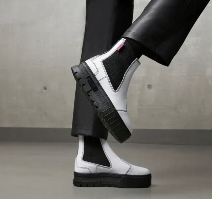 Бели кожени боти тип Chelsea Puma