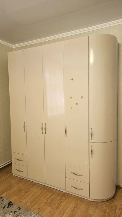 Детский уголок две кровати и шкаф