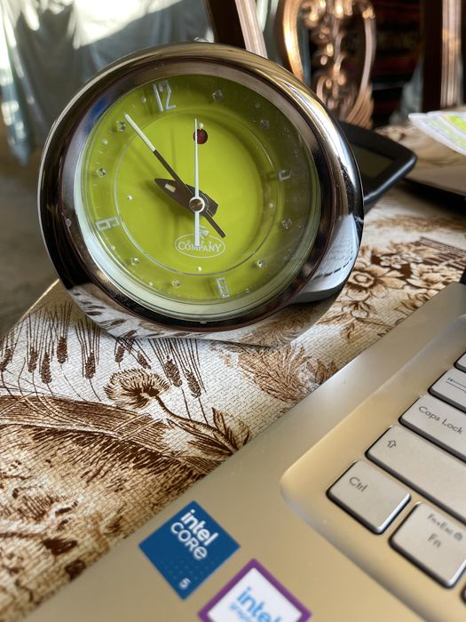 Продается механический будильник