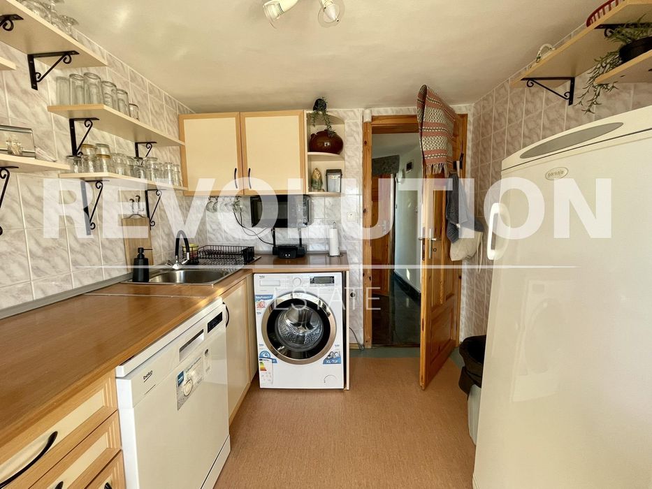 Дава се под наем Къща в к.к. Златни пясъци - 180 кв.м за 1018.98 € - Снимка #8