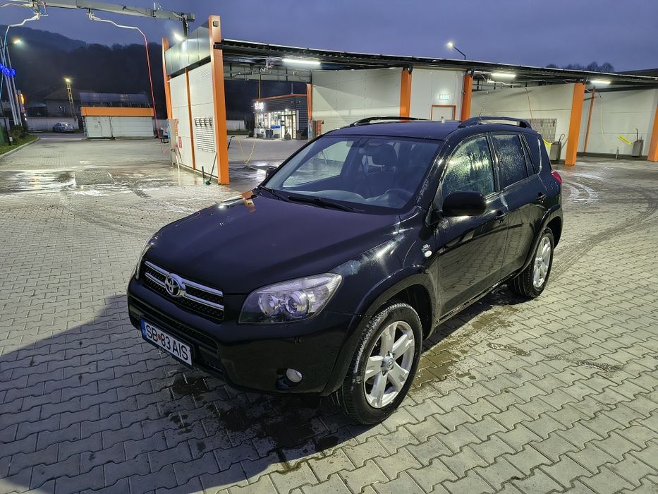 Toyota RAV-4 din anul 2008 Star Stop , 4x4 la buton  , cârlig de remor