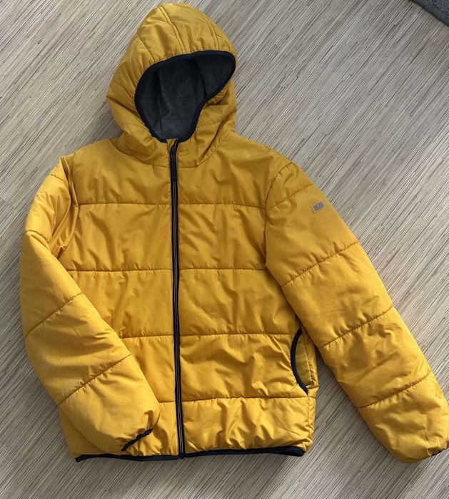 Красиво жълто яке