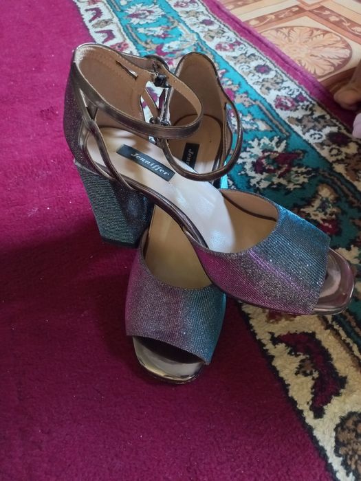 Kelinlar oyoq kiyimi