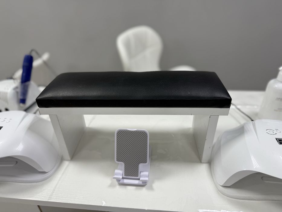 Подставка под руки для маниеюра , стулья поастиковые