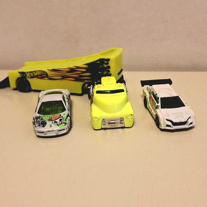 Pachet mașinuțe și tir/camion Hot Wheels - ocazie rară