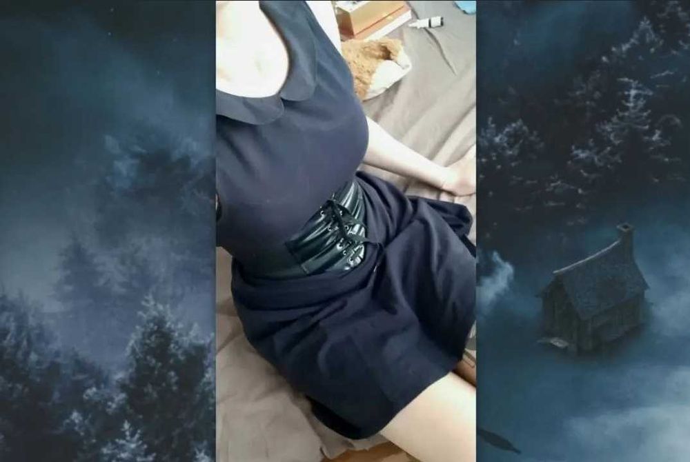 Rochie gotica cu guler