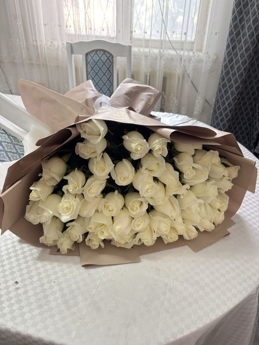 Белые розы 51 шт