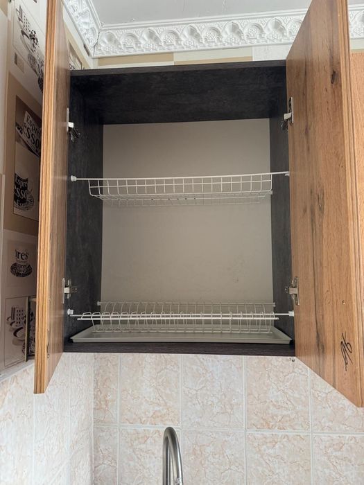 Кухонный гарнитуи и холодильник