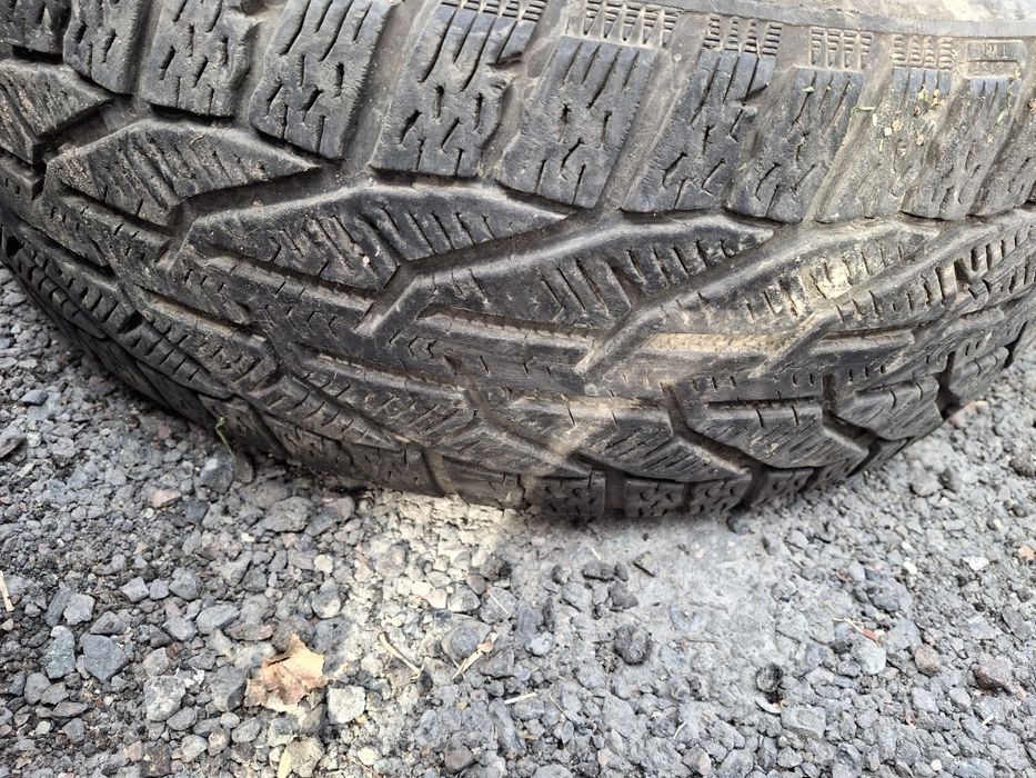 Продам резину зима 2 штуки