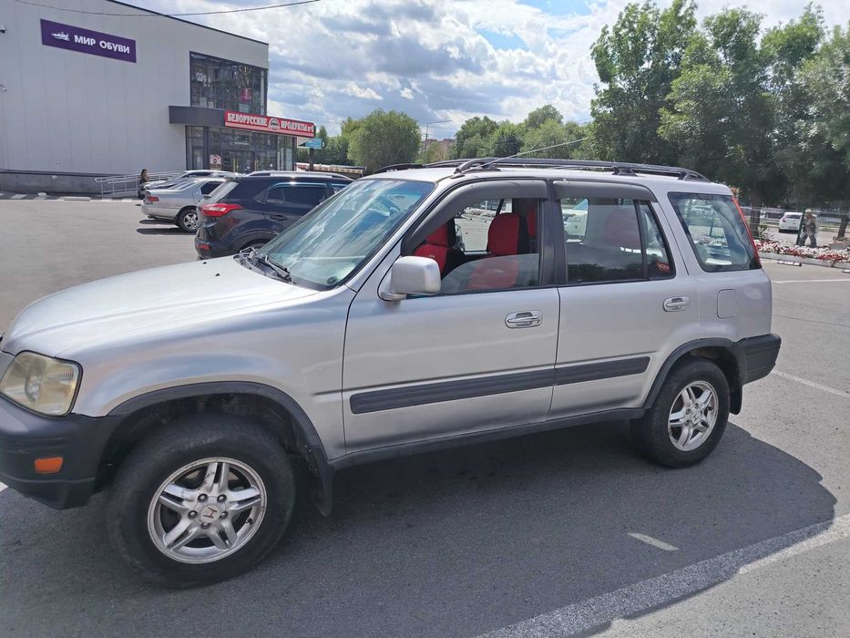 Кроссовер Honda CR-V RD1, левый руль