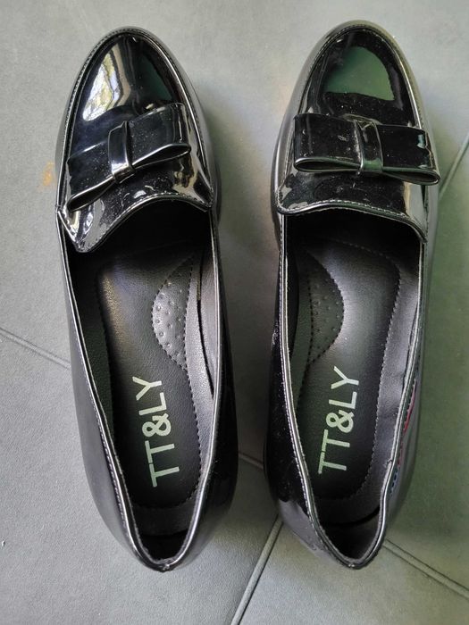 Продам женские туфли