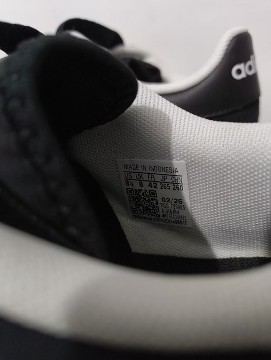 Продам оригинал кроссовки Adidas