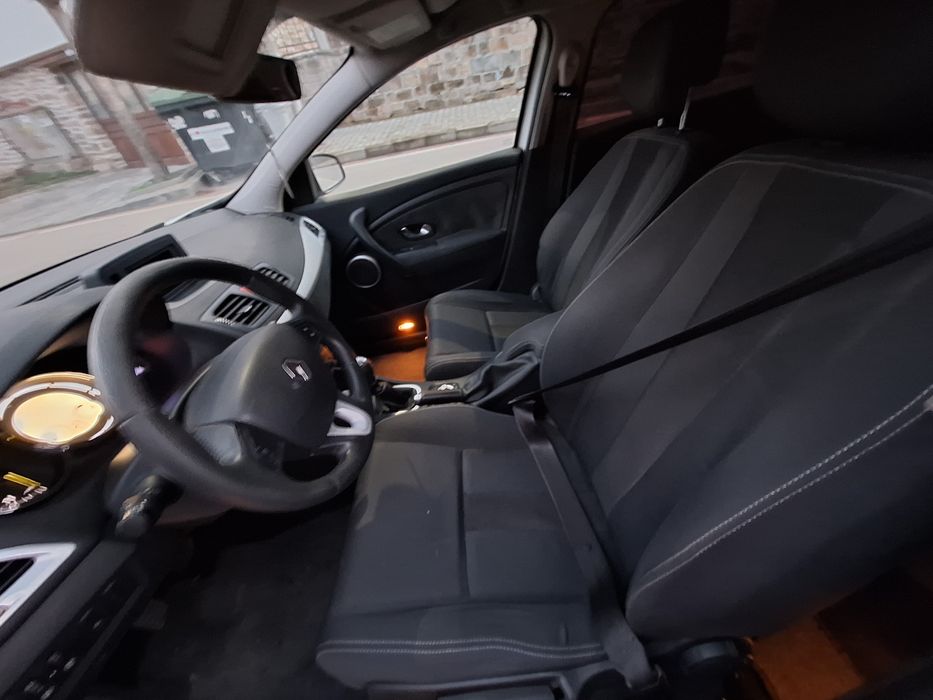 Продавам Рено Меган