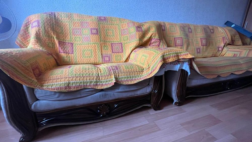 Продам мягкий уголок 3+2+1