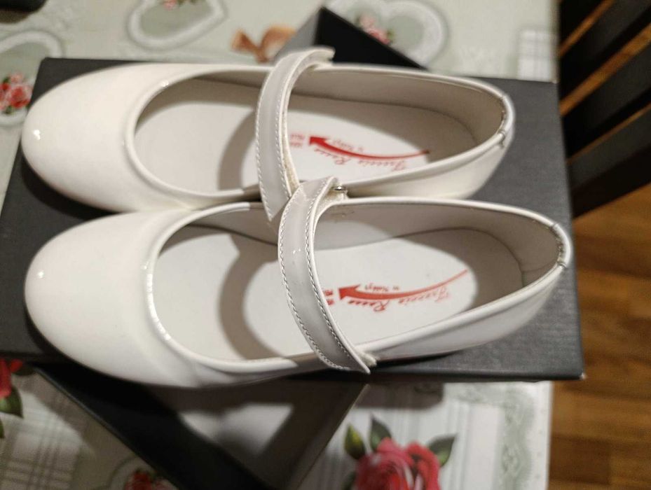 от естествена кожа бели лачени детски обувки балеринки, р-р 35