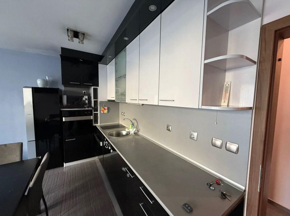 Дава се под наем Тристаен апартамент в София, Изток - 95 кв.м за 849 € - Снимка #2