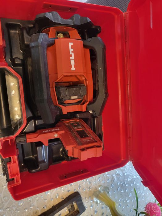 Hilti PR40 22 Laser rotativ in stare buna functioneaza corect