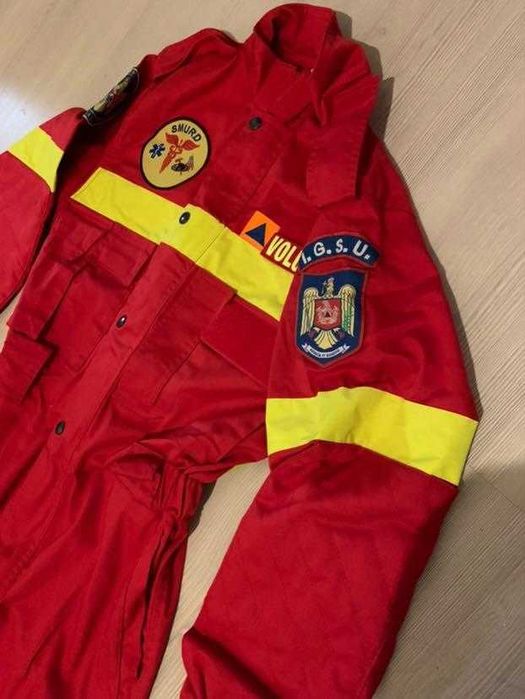 Combinezon SMURD / ISU, nou, nefolosit + ecusoane