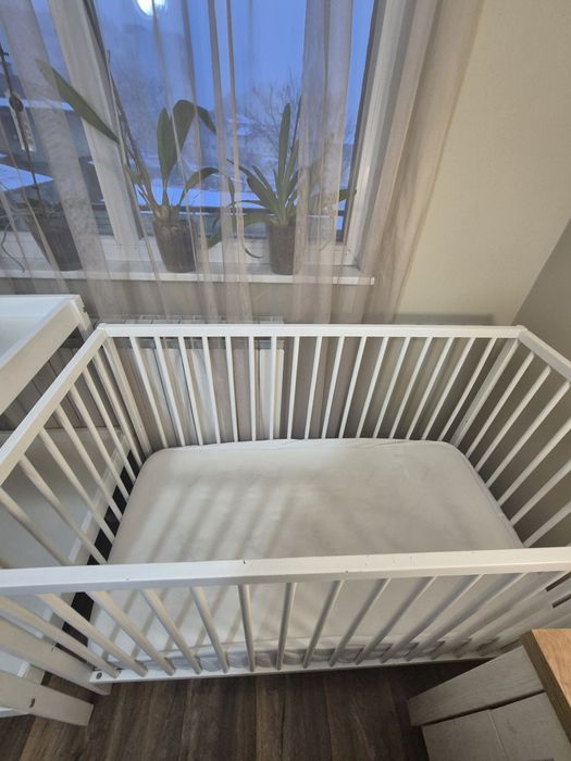 Бебешко легло+ маса за повиване