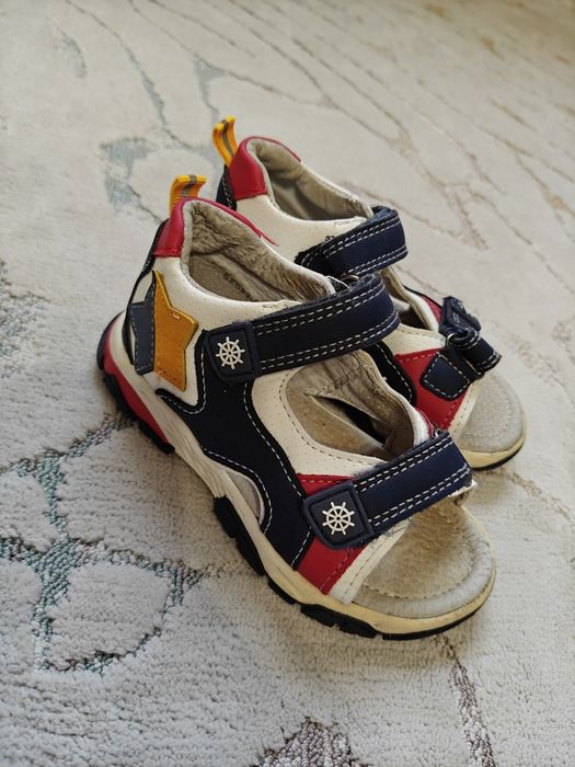 Босоножки для мальчика 25р