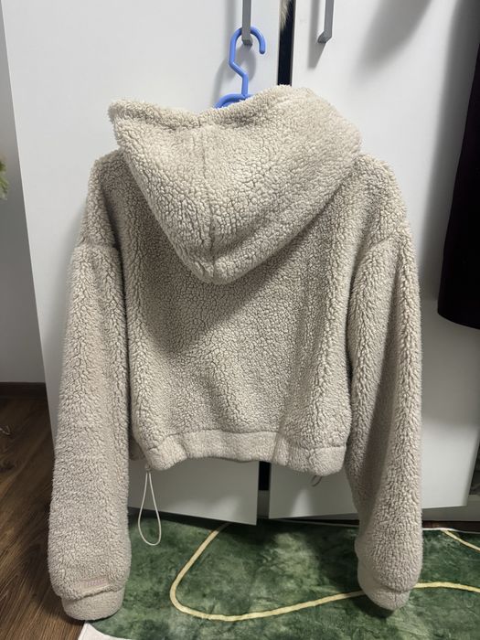 Blanita Bershka cu gluga
