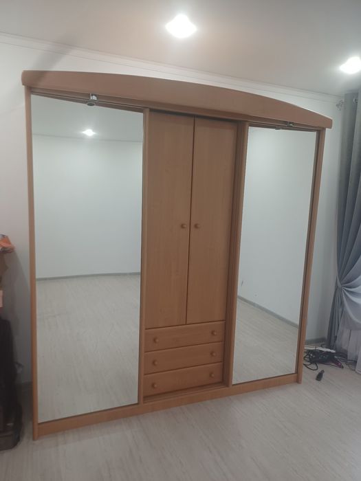 Срочно продам шкаф